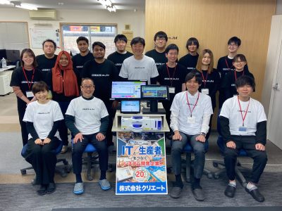 本社勤務社員の集合写真を撮影しました